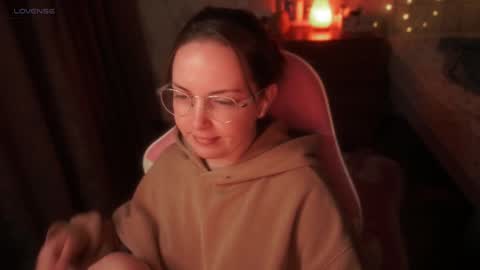 Snapshot of star_shopping chatting on 11.24.25 Alice online show from 11.24.25