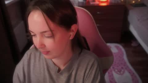 Snapshot of star_shopping chatting on 12.04.25 Alice online show from 12.04.25