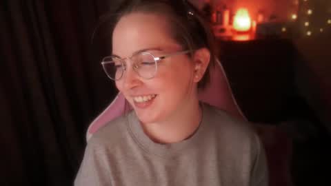 Snapshot of star_shopping chatting on 12.05.25 Alice online show from 12.05.25