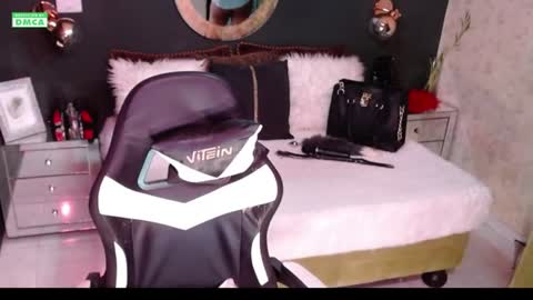 Snapshot of starhappy chatting on 08.01.26 Welcome Im VICTORIA Your love is my passion activate my love and moaning with your tips and enjoy with me online show from 08.01.26