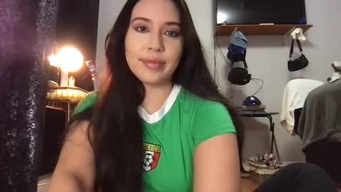 starlitdreams777 online show from 02.25.25