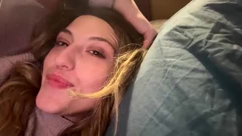 Snapshot of starving4cock chatting on 12.20.25 Starving4cock online show from 12.20.25