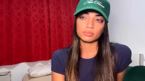 Snapshot of stasiakopiasz chatting on 03.25.26 Mia online show from 03.25.26