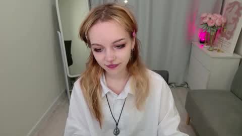 Snapshot of staymonica chatting on 09.26.25 MONICA online show from 09.26.25