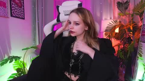 Snapshot of staymonica chatting on 10.15.25 MONICA online show from 10.15.25