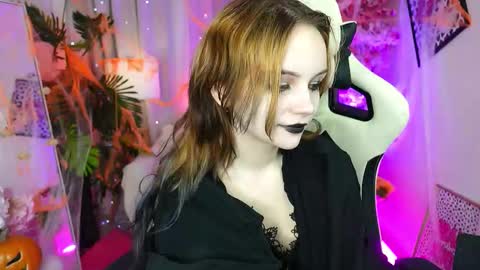 Snapshot of staymonica chatting on 10.30.25 MONICA online show from 10.30.25