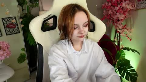 Snapshot of staymonica chatting on 11.05.25 MONICA online show from 11.05.25