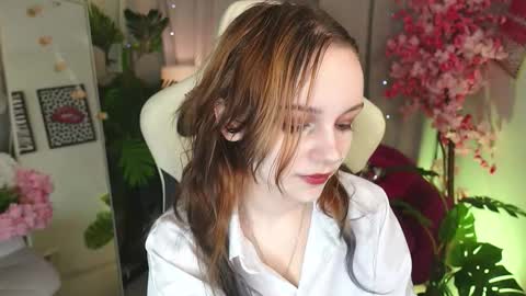 Snapshot of staymonica chatting on 11.09.25 MONICA online show from 11.09.25