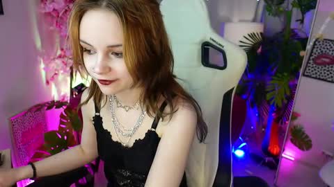 Snapshot of staymonica chatting on 11.12.25 MONICA online show from 11.12.25