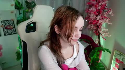 Snapshot of staymonica chatting on 11.19.25 MONICA online show from 11.19.25