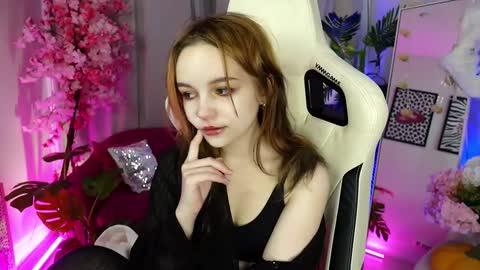 Snapshot of staymonica chatting on 11.20.25 MONICA online show from 11.20.25