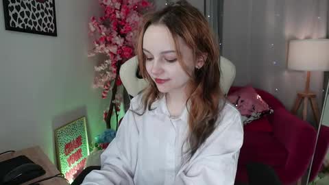 Snapshot of staymonica chatting on 11.26.25 MONICA online show from 11.26.25