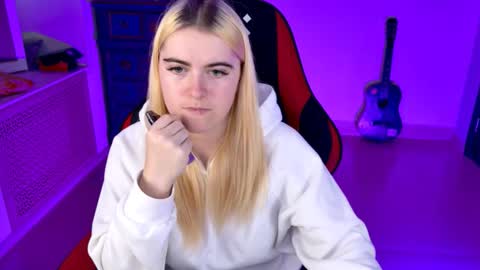 stef_nicks online show from 09.15.25