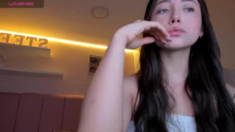 Stefa Gomez  online show from 03.06.25