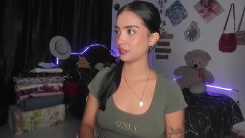 Im MiaIts my first day here  online show from 02.20.25