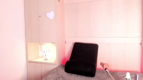 stefannyevans_ online show from 04.29.26