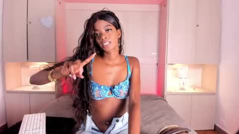 stefannyevans_ online show from 04.30.26
