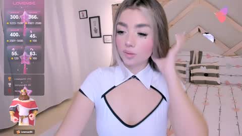 Snapshot of stefanycifuentes chatting on 02.04.25 Stefa  online show from 02.04.25