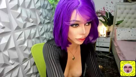 Snapshot of stefanylangkat chatting on 11.16.25 Jane online show from 11.16.25