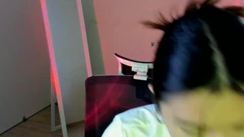 Snapshot of steffi_xo chatting on 12.16.25 Steffi online show from 12.16.25