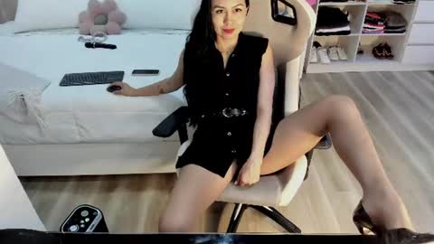 Snapshot of stefi_alizon chatting on 06.18.26 Zuly online show from 06.18.26