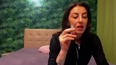 Snapshot of stella_john chatting on 12.27.24 Stella John online show from 12.27.24