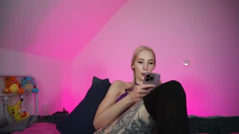 Snapshot of stellacinderella chatting on 03.05.25 StellaCinderella online show from 03.05.25