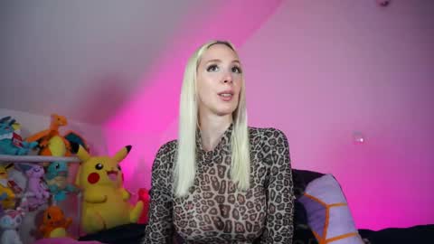 Snapshot of stellacinderella chatting on 10.19.25 StellaCinderella online show from 10.19.25