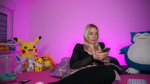 Snapshot of stellacinderella chatting on 12.22.25 StellaCinderella online show from 12.22.25