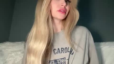 Snapshot of stellacummings chatting on 01.31.25 Stella Bella online show from 01.31.25