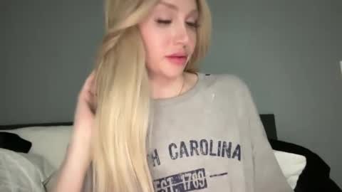 Snapshot of stellacummings chatting on 02.01.25 Stella Bella online show from 02.01.25