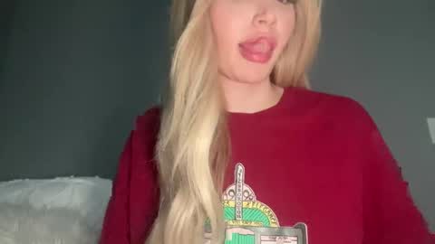 Snapshot of stellacummings chatting on 02.12.25 Stella Bella online show from 02.12.25