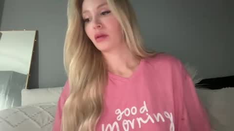 Snapshot of stellacummings chatting on 02.19.25 Stella Bella online show from 02.19.25