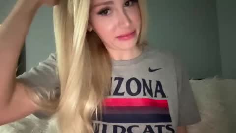 Snapshot of stellacummings chatting on 03.04.25 Stella Bella online show from 03.04.25