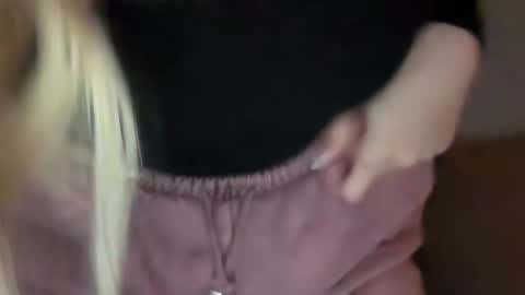 Snapshot of stellacummings chatting on 11.13.25 Stella Bella online show from 11.13.25