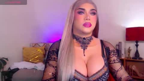 CALL ME STELLA online show from 11.11.25