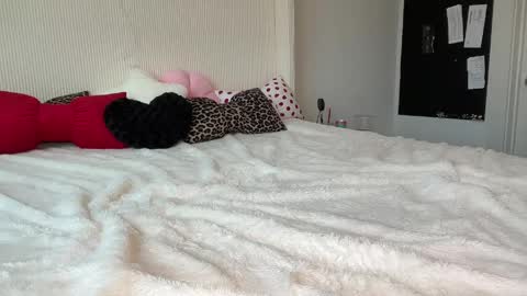Stella Kay online show from 05.04.26