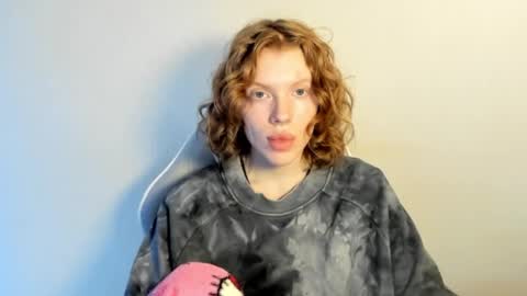 Snapshot of stellaswen chatting on 12.19.25 S T E L L A online show from 12.19.25