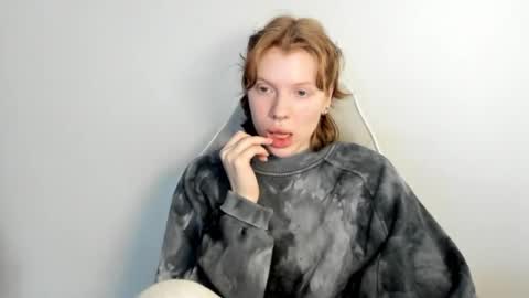 Snapshot of stellaswen chatting on 03.10.26 S T E L L A online show from 03.10.26