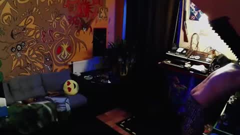 Snapshot of stenlyvrbich chatting on 03.02.25 lee online show from 03.02.25