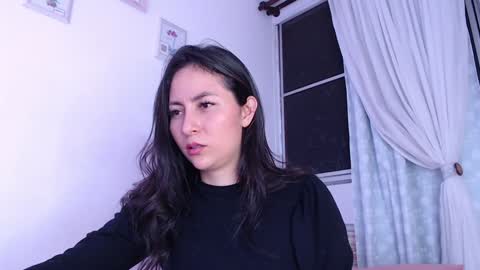 Snapshot of step_daughter_ chatting on 01.11.25 MIA online show from 01.11.25