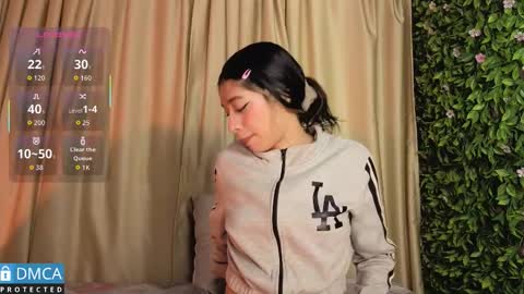 Snapshot of stepha_ chatting on 10.07.25 Stepha online show from 10.07.25