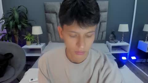 Snapshot of stephane_rouss chatting on 10.21.25 Stephane Rouss online show from 10.21.25
