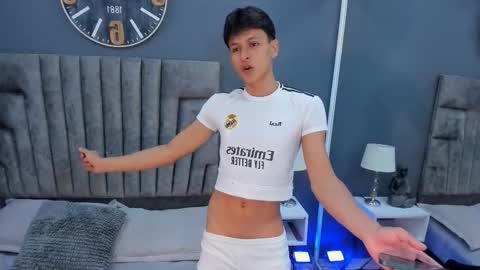 Snapshot of stephane_rouss chatting on 10.22.25 Stephane Rouss online show from 10.22.25