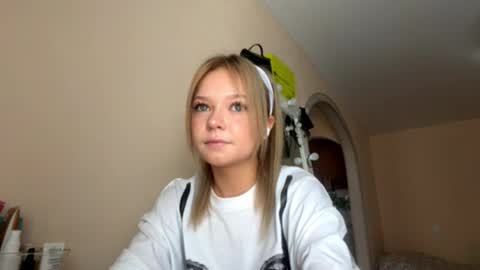 Snapshot of stephanelangmyer chatting on 03.30.26 k-k-k-Kate online show from 03.30.26