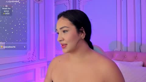 Snapshot of stephania_diamond chatting on 01.17.25         online show from 01.17.25