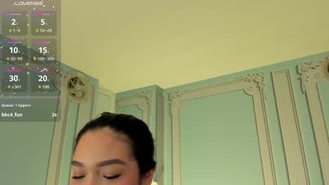 Snapshot of stephania_diamond chatting on 01.24.25         online show from 01.24.25