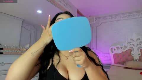 Snapshot of stephania_diamond chatting on 02.15.25         online show from 02.15.25