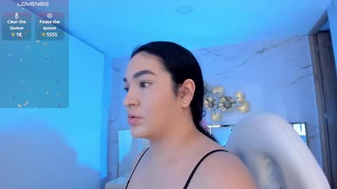 Snapshot of stephania_diamond chatting on 03.05.25         online show from 03.05.25