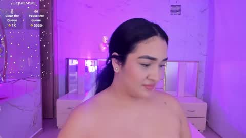 Snapshot of stephania_diamond chatting on 03.08.25         online show from 03.08.25